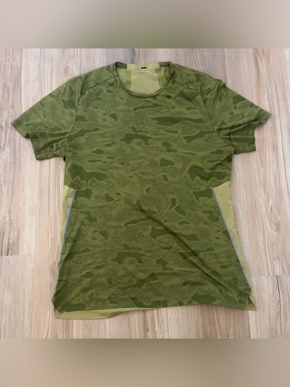 Lululemon Men's Green Camouflage Performance Tee